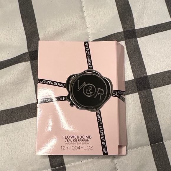 Assorted Fragrance Sample Set - Picture 5 of 11